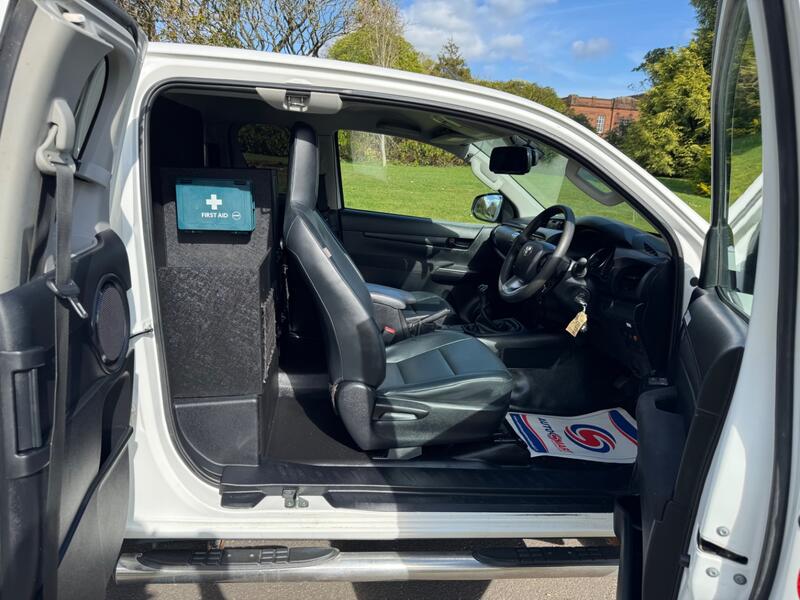 TOYOTA HILUX
